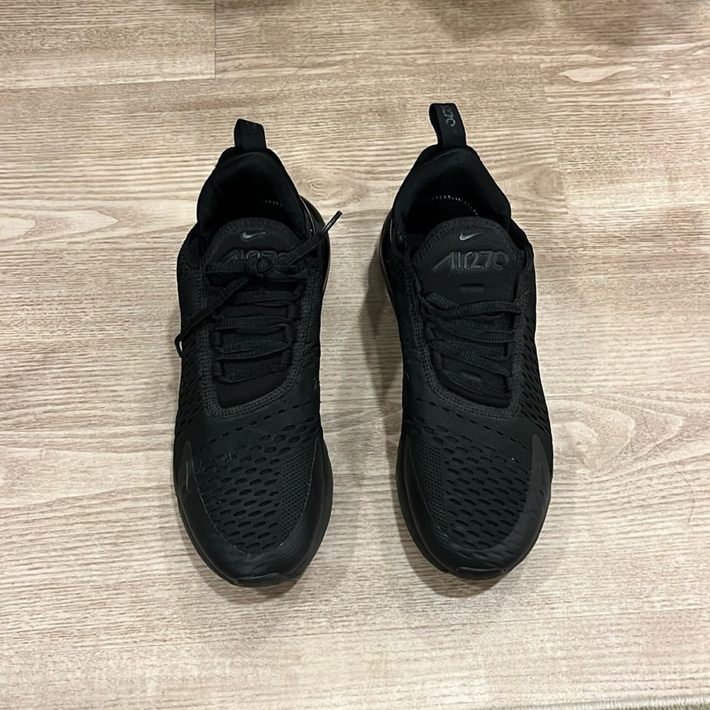 Nike Air 270’s US-9. Barley Worn